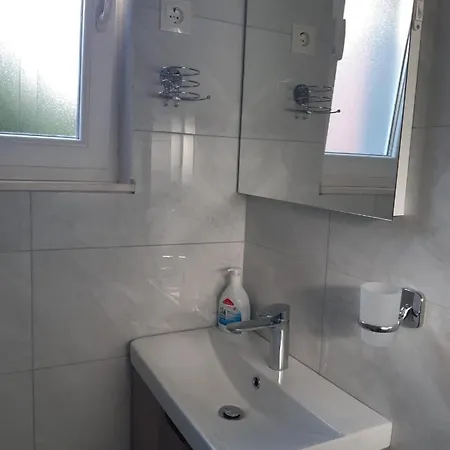 Apartmán Jona - Dugi Rat - Mali Rat Exteriér fotografie